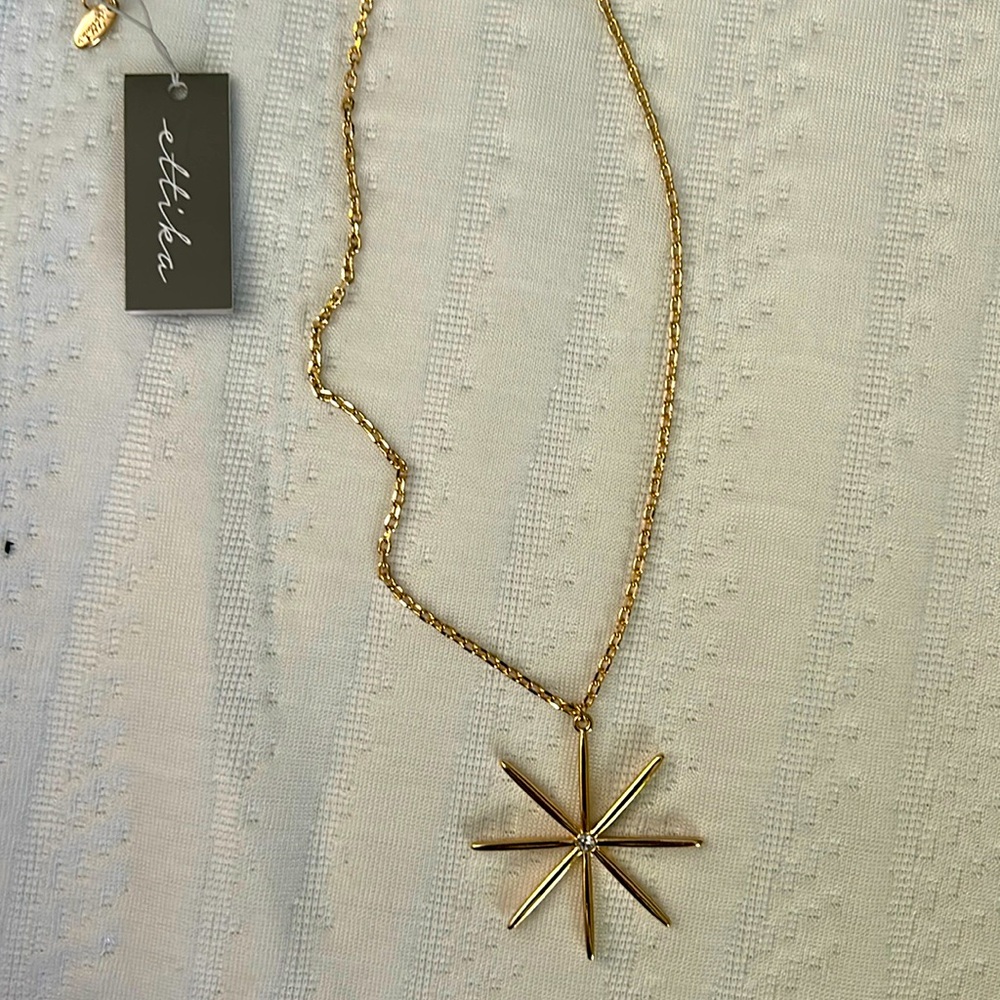 Brand new beautiful gold necklace